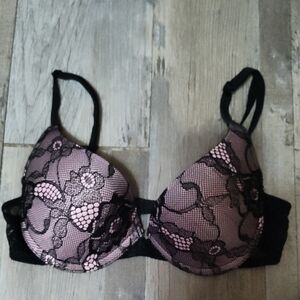 5/$25 SALE VS Sexy Little Things Size 32B Lace Overlay Push-Up Underwire Bra
